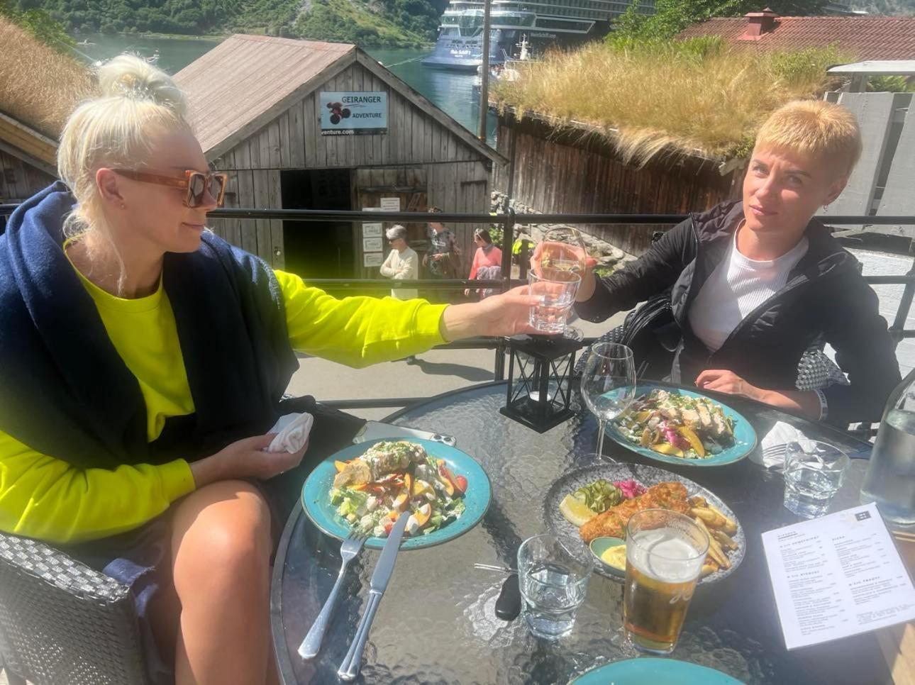 Isfjorden Turisthotell & Motell Esterno foto
